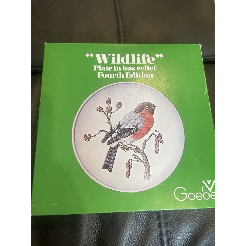 VTG W. Goebel Porzellanfabrik Wildlife 4th Bullfinch Bird Plate 1977 7.5 x 7.5 "